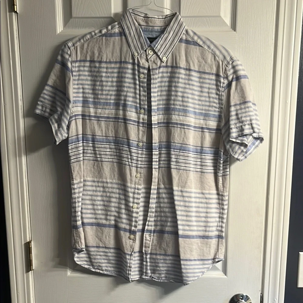 Banana Republic Blue and White Casual Button Down Shirt - Picture 1 of 3